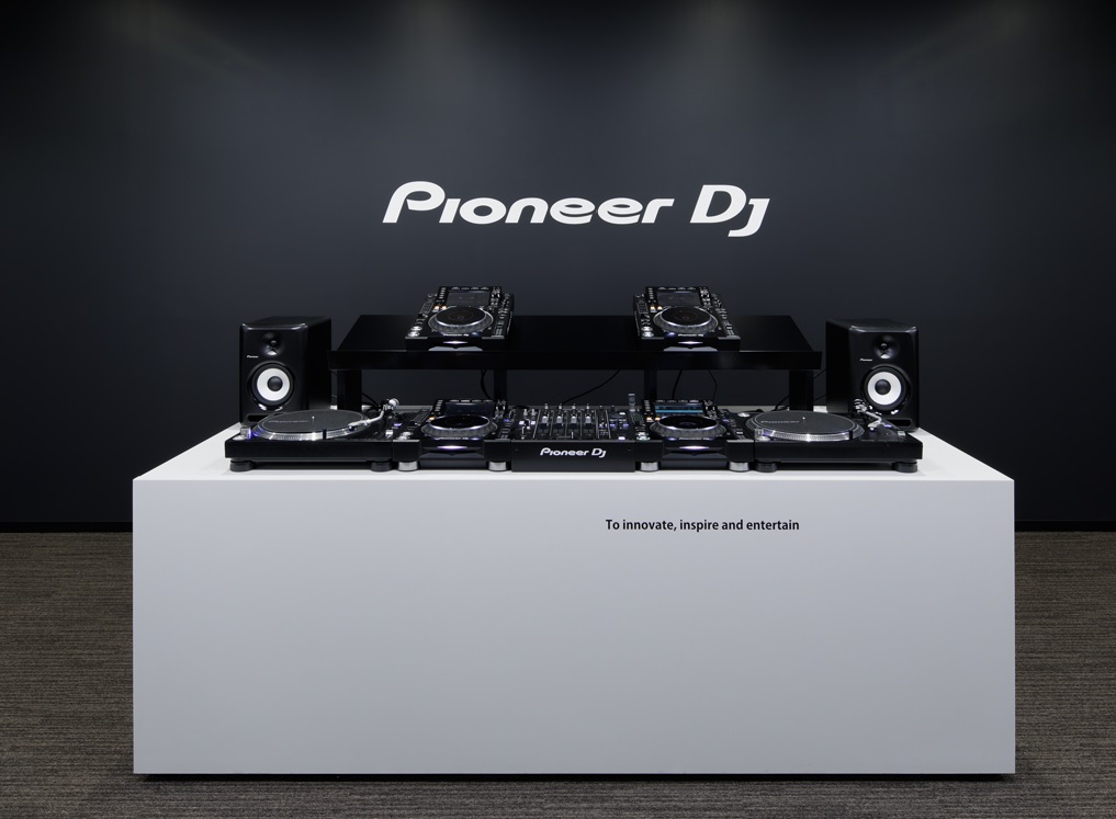 製品写真　Pioneer DJ株式会社
